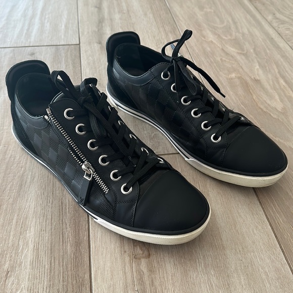 Men’s Leather Louis Vuitton Sneakers (9) - Picture 2 of 5